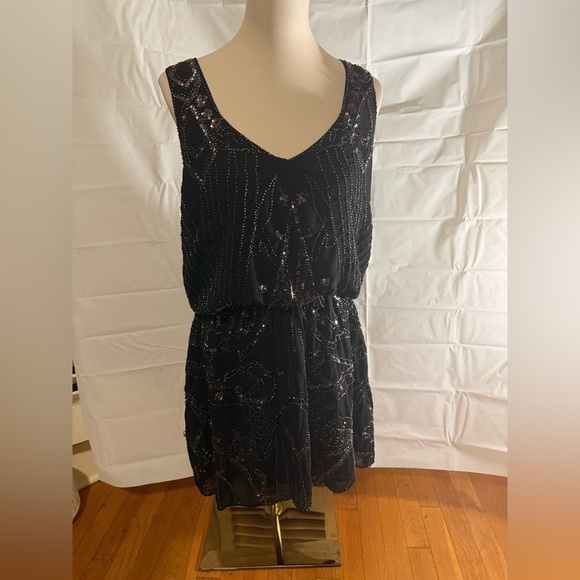 Verty Black Sleeveless Sundress with V-neck for Cocktail - Picture 2 of 7